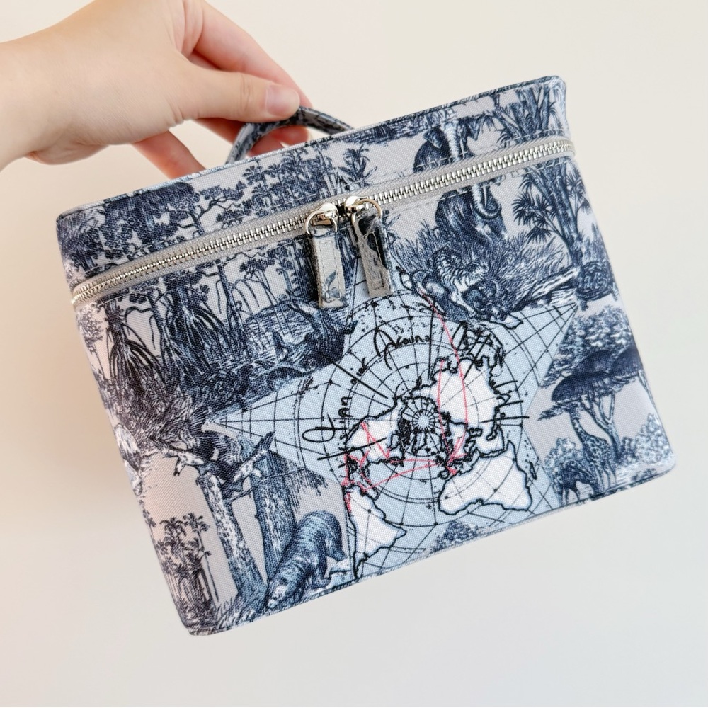 Dior Around The World Blue Makeup Box - Picture 7 of 9